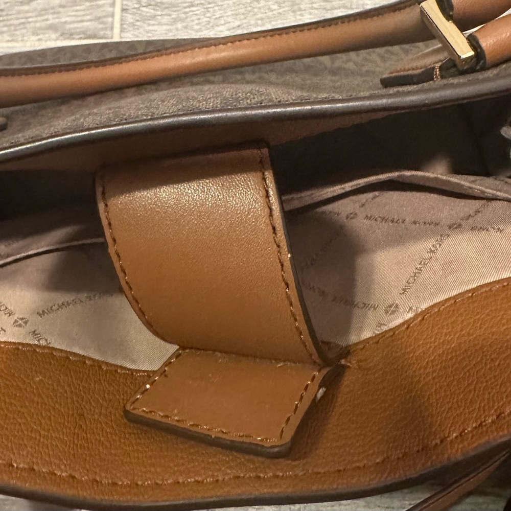 Michael Kors Hamilton Medium Logo Satchel (preloved) - Picture 8 of 14